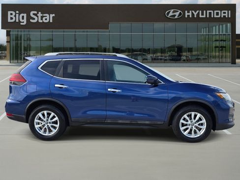Used 2018 Nissan Rogue SV FWD image 5