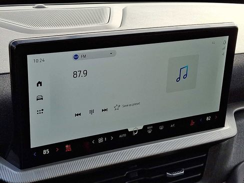 Certified 2025 Ford Explorer Platinum w/ LUX Leather Package image 18