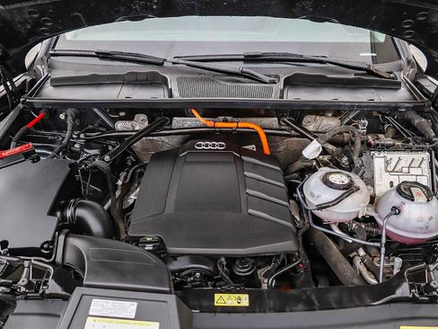 Used 2020 Audi Q5 e Premium Plus w/ Premium Plus Package image 41