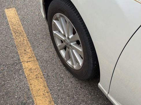 Used 2011 Toyota Venza image 14