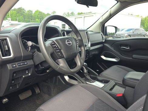 Used 2025 Nissan Frontier SV w/ SV Convenience Package RWD image 22