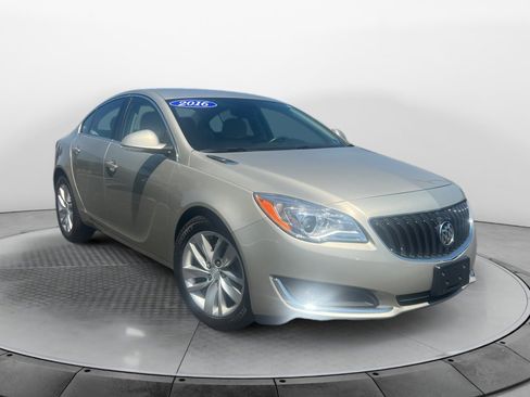 Used 2016 Buick Regal FWD image 1