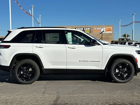 New 2025 Jeep Grand Cherokee Limited w/ Luxury Tech Group II image 7