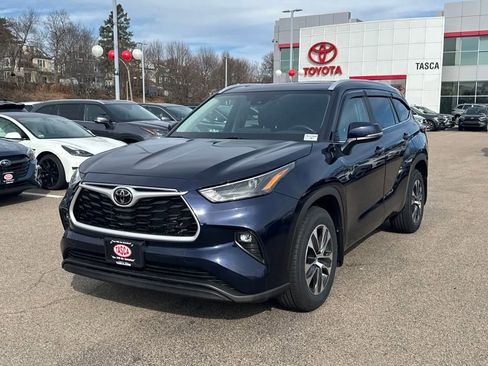 Used 2024 Toyota Highlander XLE image 7