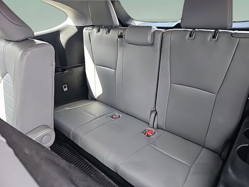 Used 2022 Toyota Highlander XLE image 31