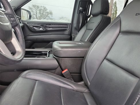 Used 2022 GMC Yukon Denali w/ Denali Premium Package image 20