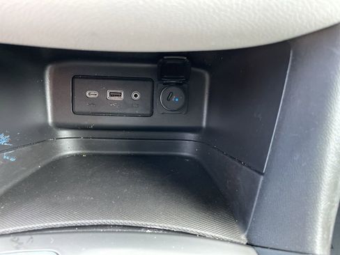 Used 2020 Chevrolet Equinox LT image 19