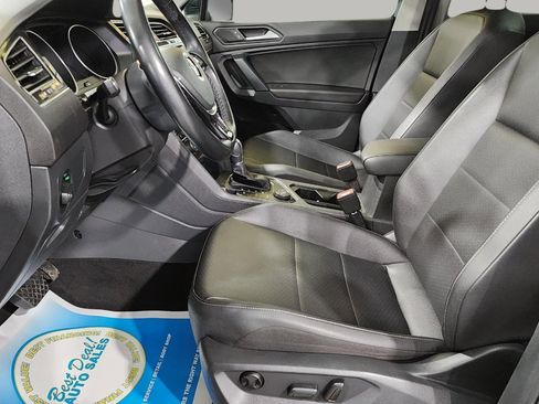 Used 2019 Volkswagen Tiguan SE w/ Panoramic Sunroof Package image 16