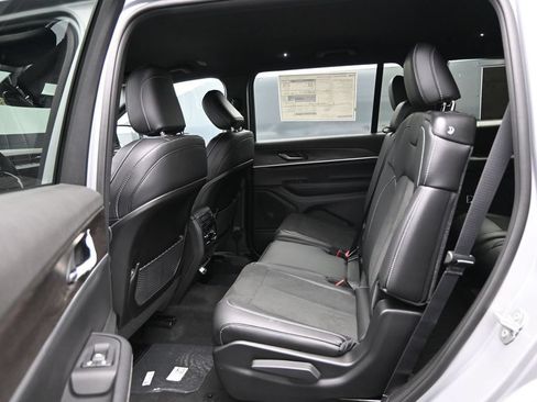 New 2026 Jeep Grand Cherokee L 4WD image 25