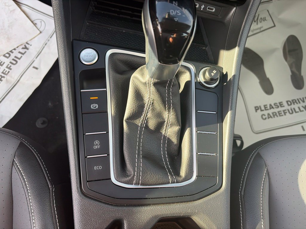 Used 2025 Volkswagen Jetta SE FWD image 25