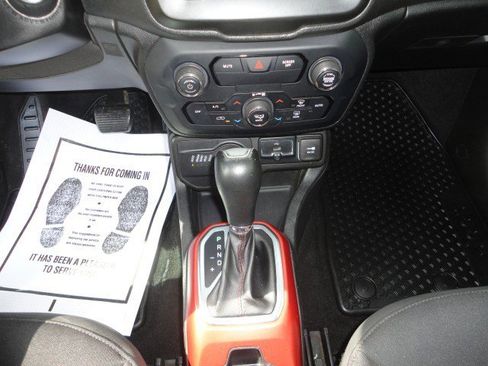 Used 2018 Jeep Renegade Trailhawk w/ Cold Weather Group II image 7