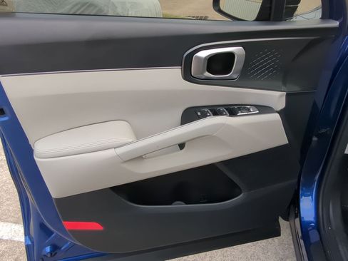 Used 2022 Kia Sorento S w/ Panoramic Sunroof Package image 13