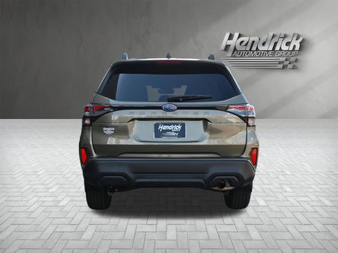 Used 2025 Subaru Forester Premium image 8