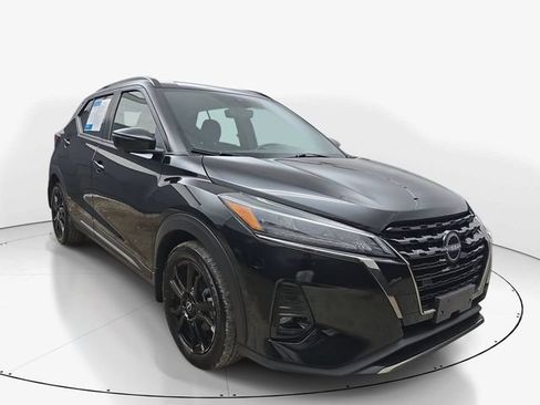 Used 2023 Nissan Kicks SR w/ Interior Electronics Package FWD image 3