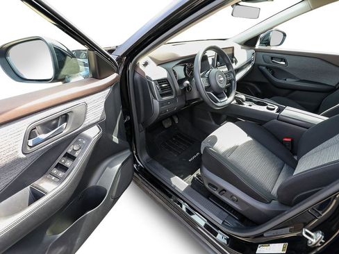 Used 2023 Nissan Rogue SV image 12