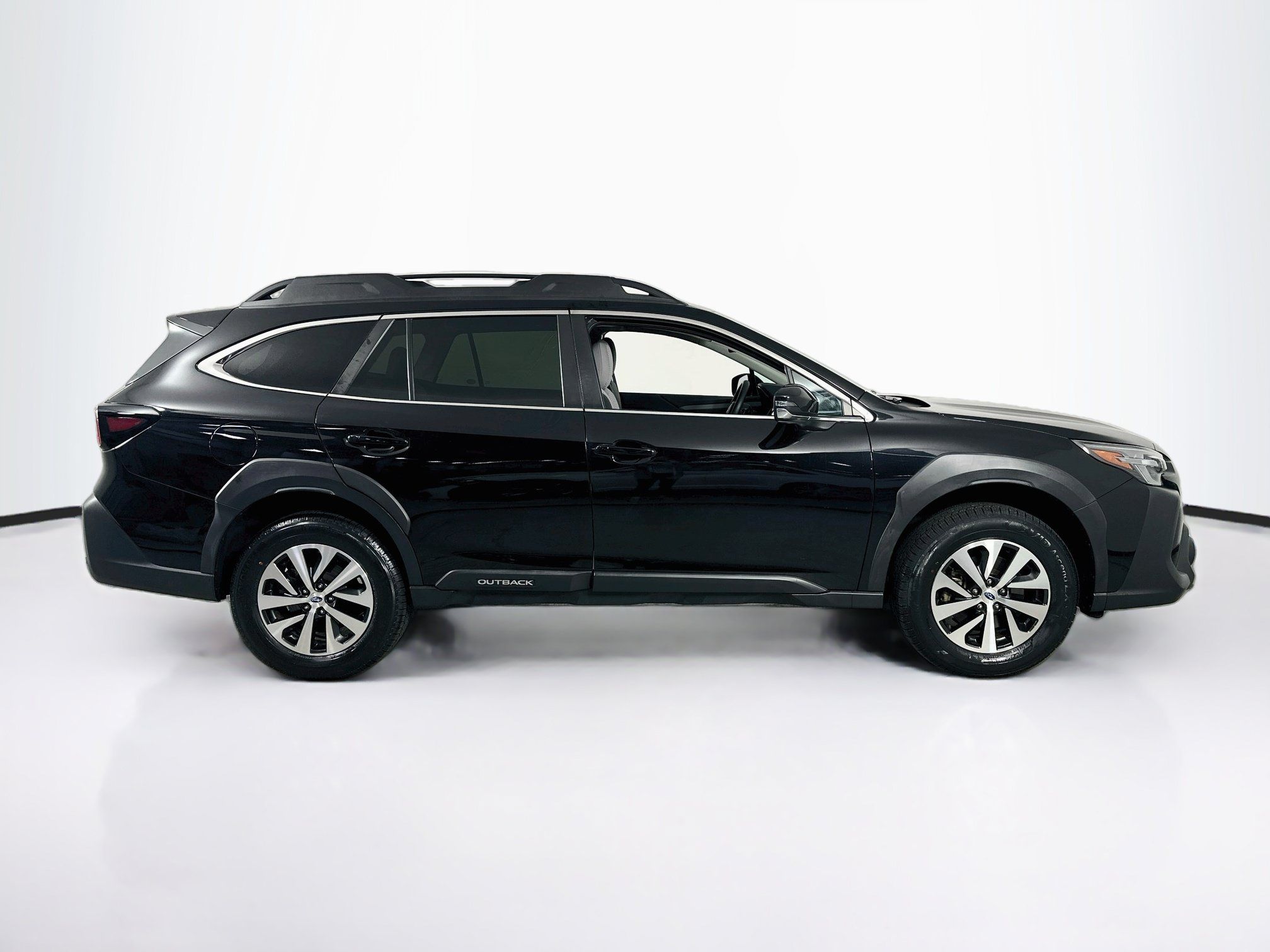 Used 2024 Subaru Outback Premium AWD/4WD image 4
