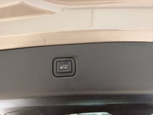 Used 2022 Chevrolet Blazer Premier w/ Enhanced Convenience Package AWD/4WD image 10