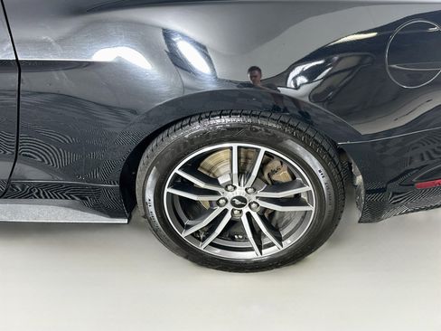 Used 2017 Ford Mustang Coupe RWD image 11