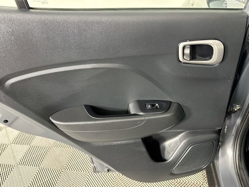 Used 2024 Hyundai Venue SEL image 25