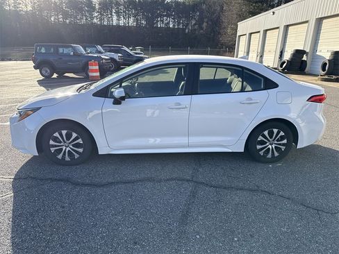Used 2022 Toyota Corolla LE image 4