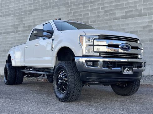 Used 2019 Ford F350 Lariat w/ Lariat Ultimate Package image 3