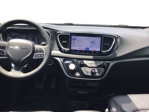 Used 2025 Chrysler Pacifica Select FWD image 23