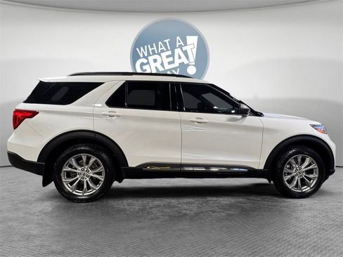 Used 2020 Ford Explorer XLT w/ Equipment Group 202A image 2