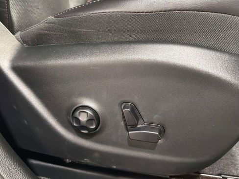 Used 2019 Jeep Cherokee Trailhawk AWD/4WD image 12