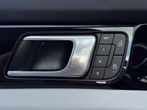 Used 2023 Porsche Panamera 4S w/ Sportdesign Package image 19