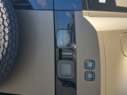 New 2026 Land Rover Defender 110 X-Dynamic SE AWD/4WD image 35