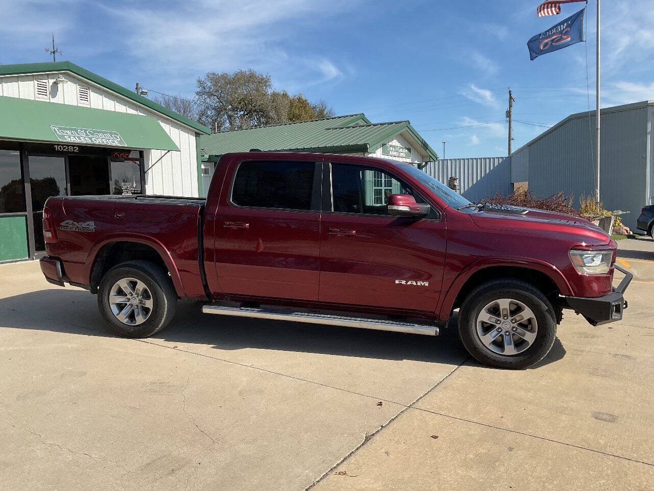 Used 2020 RAM 1500 Laramie w/ Sport Appearance Package AWD/4WD image 2