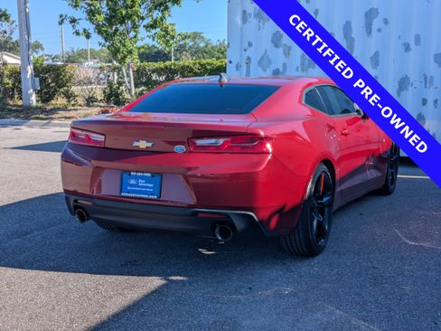 Used 2018 Chevrolet Camaro LT RWD image 4