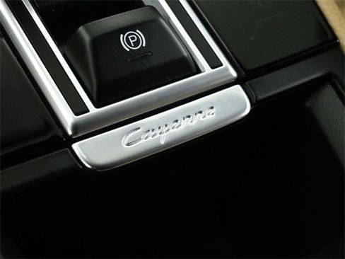 Used 2023 Porsche Cayenne S Platinum w/ Assistance Package image 28