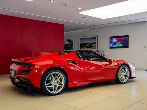 Used 2021 Ferrari F8 Tributo RWD image 6