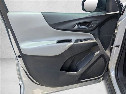 Used 2022 Chevrolet Equinox LS FWD image 12