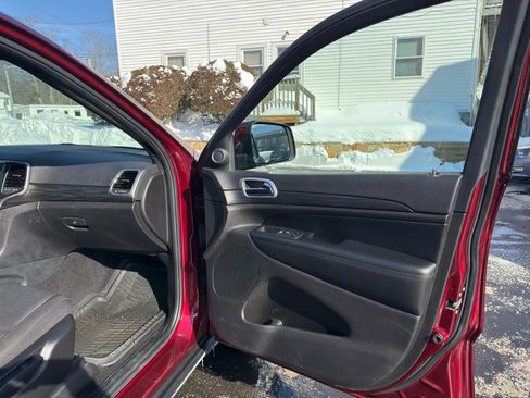 Used 2020 Jeep Grand Cherokee Laredo image 18