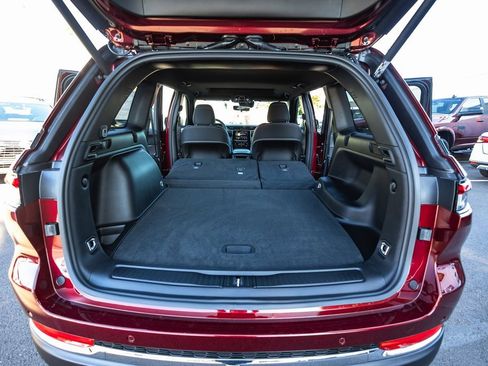 New 2025 Jeep Grand Cherokee 4WD image 31