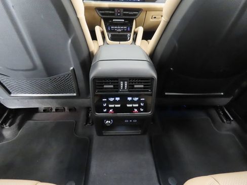 Certified 2026 Porsche Cayenne S AWD/4WD image 33