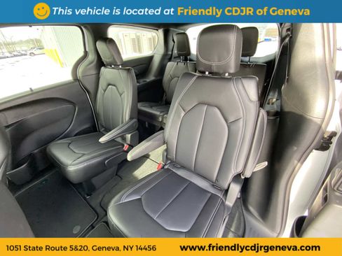 New 2026 Chrysler Pacifica Select image 11