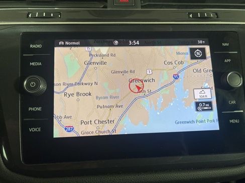 Used 2020 Volkswagen Tiguan SEL image 16