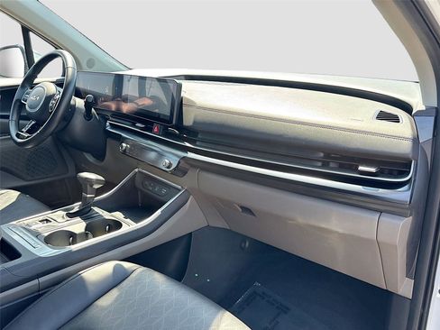 Used 2025 Kia Carnival image 30