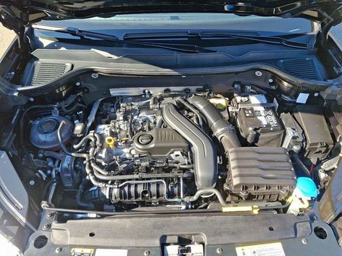 Certified 2024 Volkswagen Taos SE w/ Black Wheel Package image 27