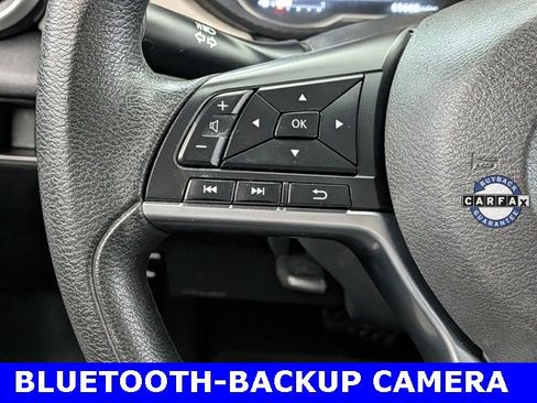 Used 2020 Nissan Versa SV w/ Trunk Package image 30