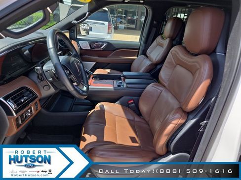 Used 2023 Lincoln Navigator Reserve AWD/4WD image 18