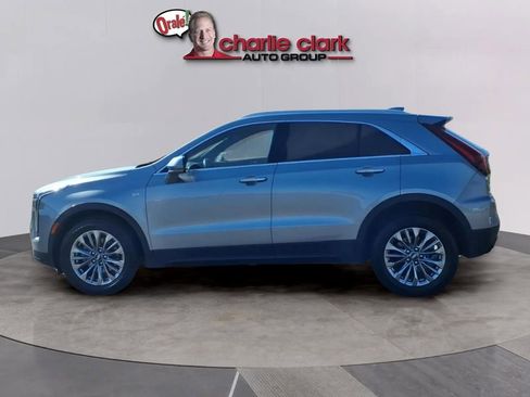 Used 2025 Cadillac XT4 Premium Luxury FWD image 2