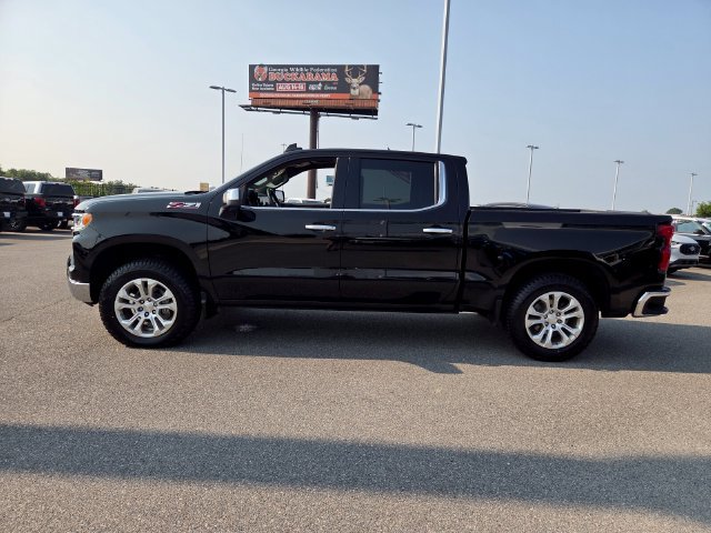 Used 2022 Chevrolet Silverado 1500 LTZ AWD/4WD image 4