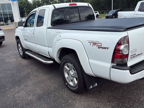 Used 2011 Toyota Tacoma 4x4 Access Cab V6 w/ TRD Sport Pkg image 6