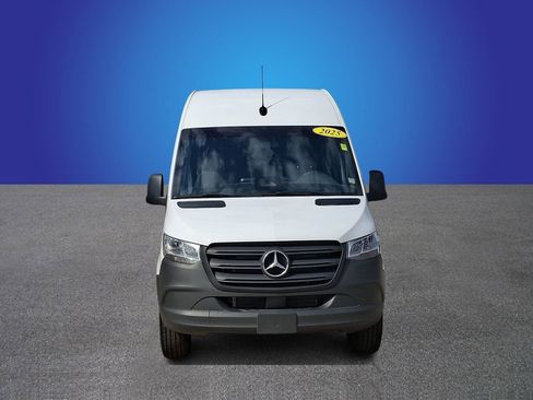 Used 2025 Mercedes-Benz Sprinter 2500 image 2