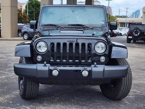 Used 2015 Jeep Wrangler Unlimited Sahara AWD/4WD image 2