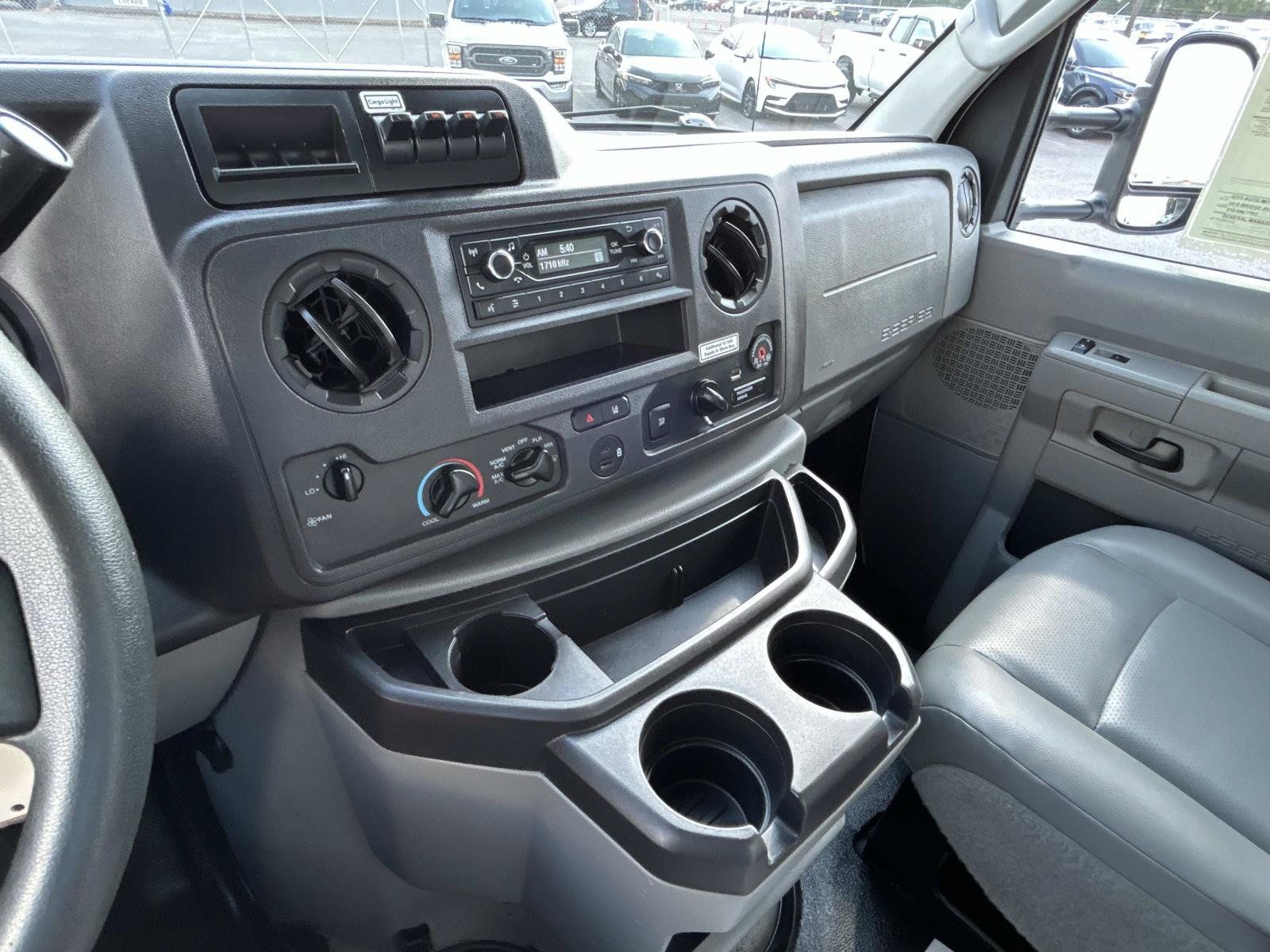 Used 2022 Ford E-350 and Econoline 350 Super Duty RWD image 32